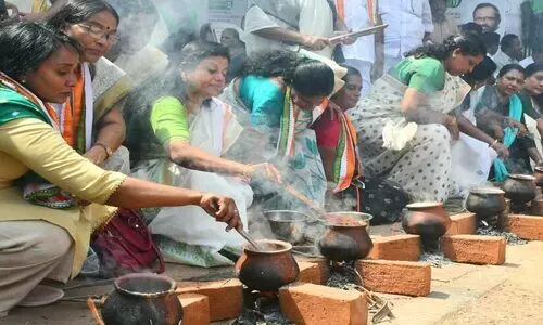 കോർപറേഷൻ കത്ത് വിവാദം; പ്രതിഷേധത്തിന് അയവില്ല കോർപറേഷൻ കത്ത് വിവാദം; പ്രതിഷേധത്തിന് അയവില്ല