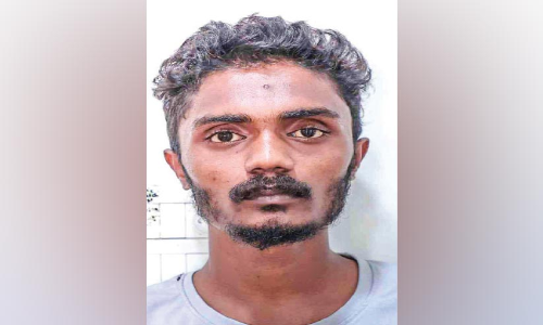 അയൽവാസിയെ പെട്രോൾ ഒഴിച്ച് കത്തിച്ചുകൊല്ലാൻ ശ്രമം: പ്രതി അറസ്റ്റിൽ അയൽവാസിയെ പെട്രോൾ ഒഴിച്ച് കത്തിച്ചുകൊല്ലാൻ ശ്രമം: പ്രതി അറസ്റ്റിൽ