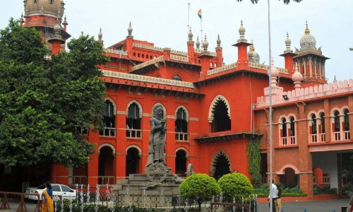 തമിഴ്നാട് ഗവർണറെ അയോഗ്യനാക്കാൻ മദ്രാസ് ഹൈകോടതിയിൽ ഹരജി