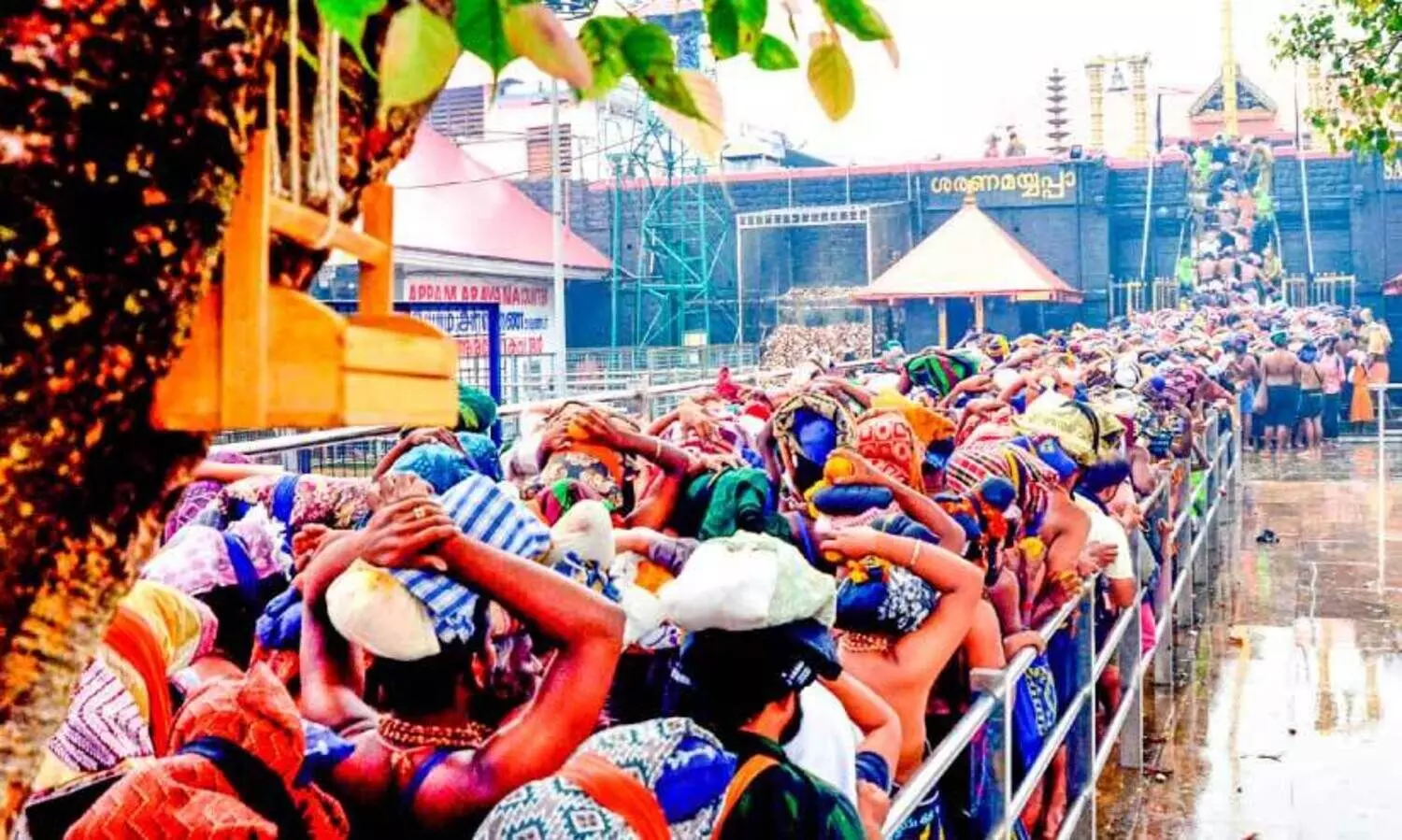 ശ​ബ​രി​മ​ല​യി​ല്‍ തി​ര​ക്ക് നി​യ​ന്ത്രി​ക്കു​ന്ന​തി​ന് വെര്‍ച്വല്‍ ക്യൂ ബുക്കിങ് കുറക്കണമെന്ന്​ പൊലീസ്