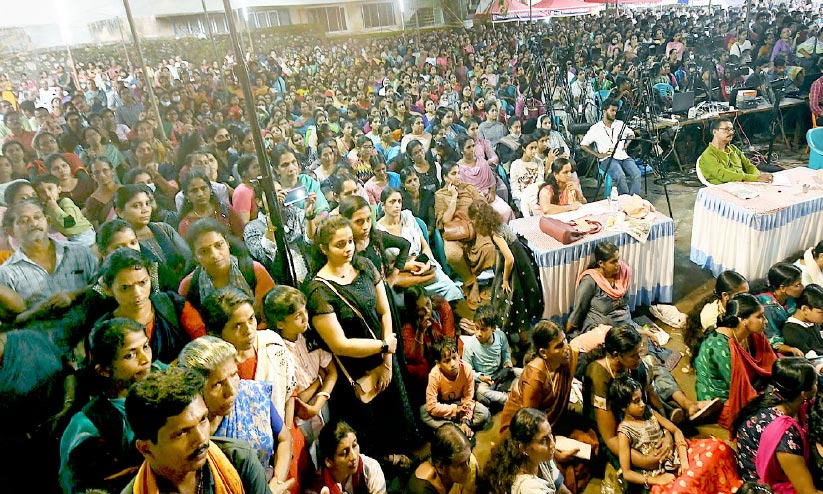 ചുവടുകൾ ചടുലം, നാടോടിക്കൂടി; കോഴിക്കോട് സിറ്റിതന്നെ മുന്നിൽ ചുവടുകൾ ചടുലം, നാടോടിക്കൂടി; കോഴിക്കോട് സിറ്റിതന്നെ മുന്നിൽ