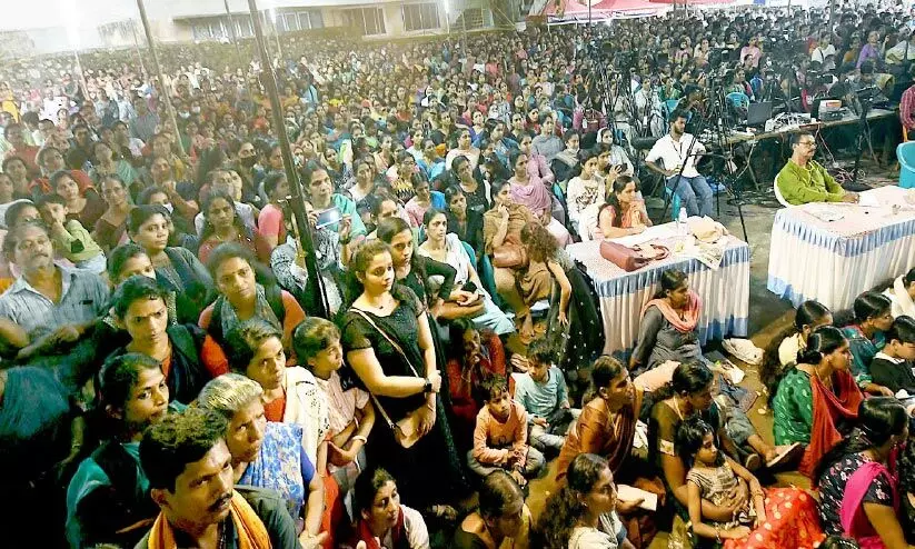 ചുവടുകൾ ചടുലം, നാടോടിക്കൂടി; കോഴിക്കോട് സിറ്റിതന്നെ മുന്നിൽ ചുവടുകൾ ചടുലം, നാടോടിക്കൂടി; കോഴിക്കോട് സിറ്റിതന്നെ മുന്നിൽ