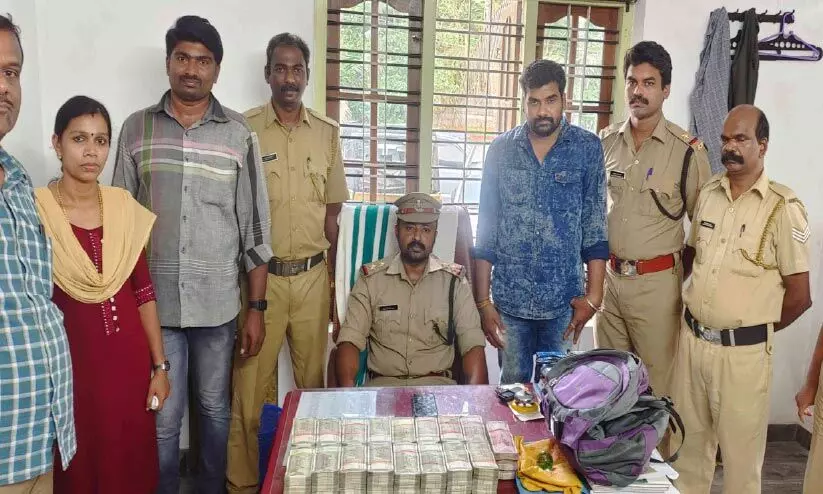 42.75 ലക്ഷംരൂപയുമായി തമിഴ്‌നാട് സ്വദേശി പിടിയില്‍