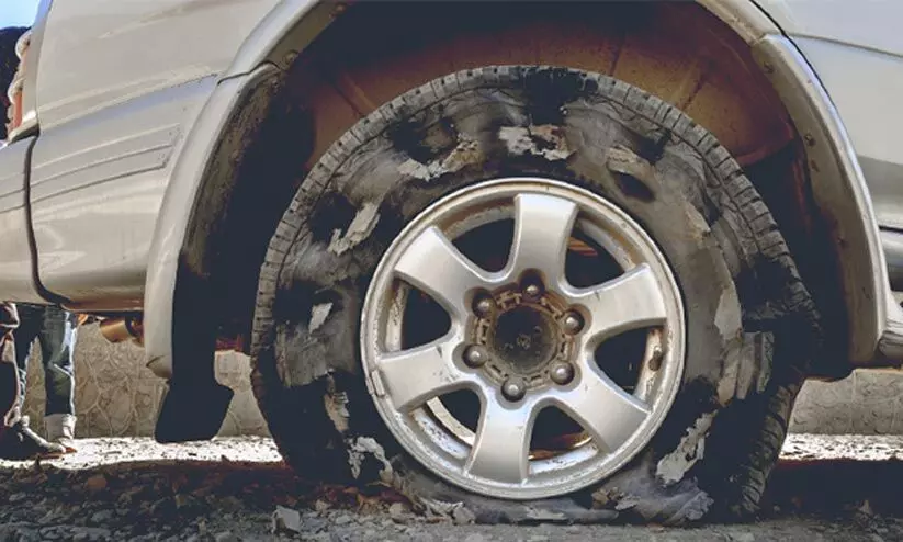 സിഗ്നൽ മറികടന്ന് അപകട ഡ്രൈവിങ്: ട്രക്ക് ഡ്രൈവർക്ക് 21,000 രൂപ പിഴ