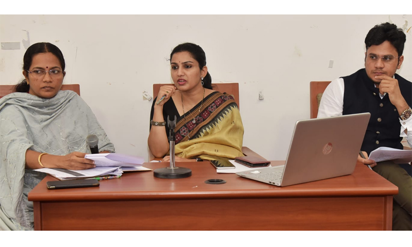 മഴക്കാലത്തിന് മുമ്പ് പൊതുമരാമത്ത് പ്രവർത്തികൾ പൂർത്തിയാക്കണമെന്ന് ഡോ.രേണുരാജ് മഴക്കാലത്തിന് മുമ്പ് പൊതുമരാമത്ത് പ്രവർത്തികൾ പൂർത്തിയാക്കണമെന്ന് ഡോ.രേണുരാജ്