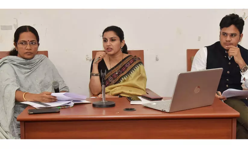 മഴക്കാലത്തിന് മുമ്പ് പൊതുമരാമത്ത് പ്രവർത്തികൾ പൂർത്തിയാക്കണമെന്ന് ഡോ.രേണുരാജ് മഴക്കാലത്തിന് മുമ്പ് പൊതുമരാമത്ത് പ്രവർത്തികൾ പൂർത്തിയാക്കണമെന്ന് ഡോ.രേണുരാജ്