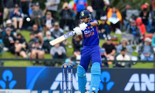 സഞ്ജുവി​നെ പുറത്തിരുത്തി, പന്ത് വീണ്ടും പരാജയം; തകർന്നടിഞ്ഞ് ഇന്ത്യ