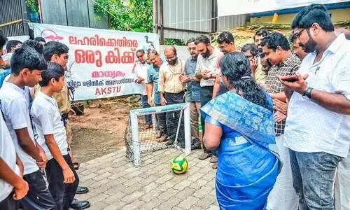 ലഹരിക്കെതിരെ ഗോളാരവം തീർത്ത് മാധ്യമവും ലഹരിക്കെതിരെ ഗോളാരവം തീർത്ത് മാധ്യമവും