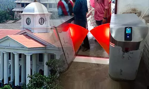 സെക്രട്ടേറിയറ്റിൽ പഞ്ച് ചെയ്ത് മുങ്ങുന്നത് തടയാൻ സംവിധാനം ഉടനെന്ന് സൂചന