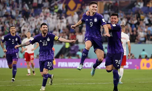 പോളിഷ് ലോക്ക് പൊളിച്ച് മെസ്സിപ്പടയുടെ ഇരട്ടപ്രഹരം; ഗ്രൂപ് ചാമ്പ്യന്മാരായി അർജന്‍റീന പ്രീ ക്വാർട്ടറിൽ