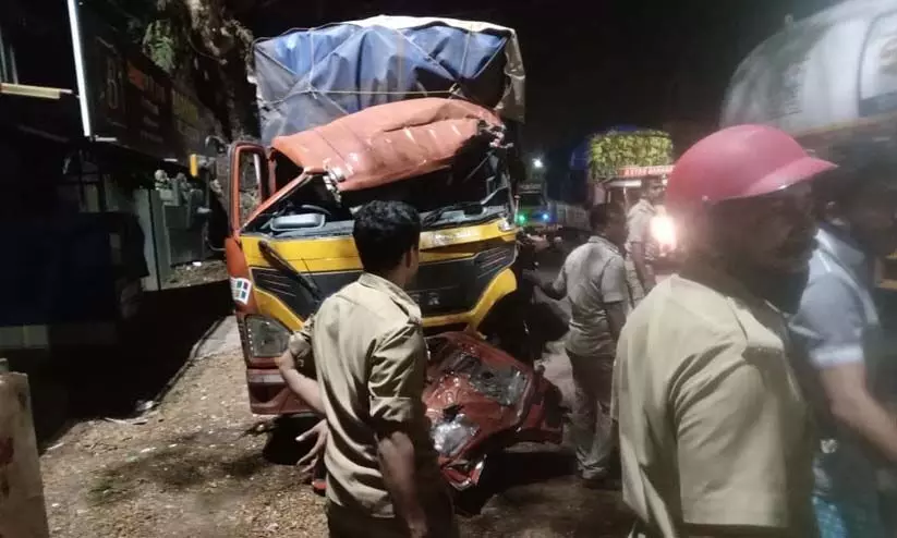 ട്രൈലറിന് പിറകിൽ ലോറിയിടിച്ച് ഒരാൾ മരിച്ചു; അപകടം പുലർച്ചെ അഞ്ചിന് ട്രൈലറിന് പിറകിൽ ലോറിയിടിച്ച് ഒരാൾ മരിച്ചു; അപകടം പുലർച്ചെ അഞ്ചിന്