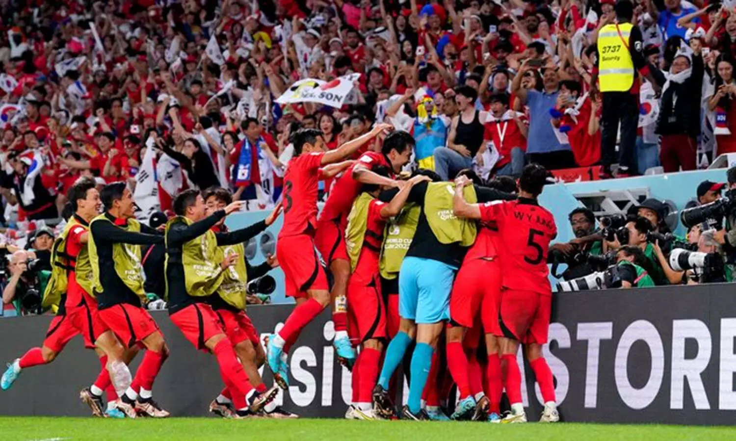 ക്ലൈമാക്സിൽ കൊറിയൻ മിന്നൽ; പോർചുഗലിനെ അട്ടിമറിച്ച് പ്രീ ക്വാർട്ടറിൽ