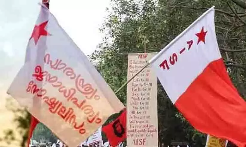 എസ്.എഫ്.ഐ -എ.ഐ.എസ്.എഫ് സംഘർഷം: 17 പേർക്കെതിരെ കേസ് എസ്.എഫ്.ഐ -എ.ഐ.എസ്.എഫ് സംഘർഷം: 17 പേർക്കെതിരെ കേസ്