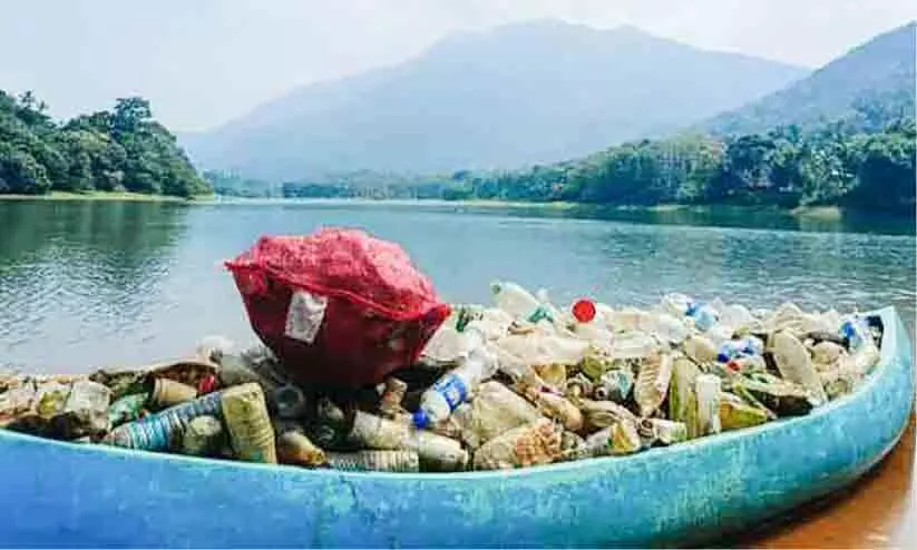 മലങ്കര ജലാശയത്തിൽ മാലിന്യം നിറയുന്നു; നടപടിയെടുക്കാതെ അധികൃതർ മലങ്കര ജലാശയത്തിൽ മാലിന്യം നിറയുന്നു; നടപടിയെടുക്കാതെ അധികൃതർ