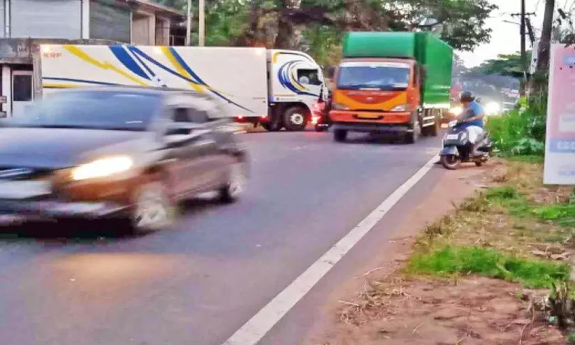 അപകടക്കുരുക്കിൽ മുഴപ്പിലങ്ങാട് യൂത്ത് ജങ്ഷൻ