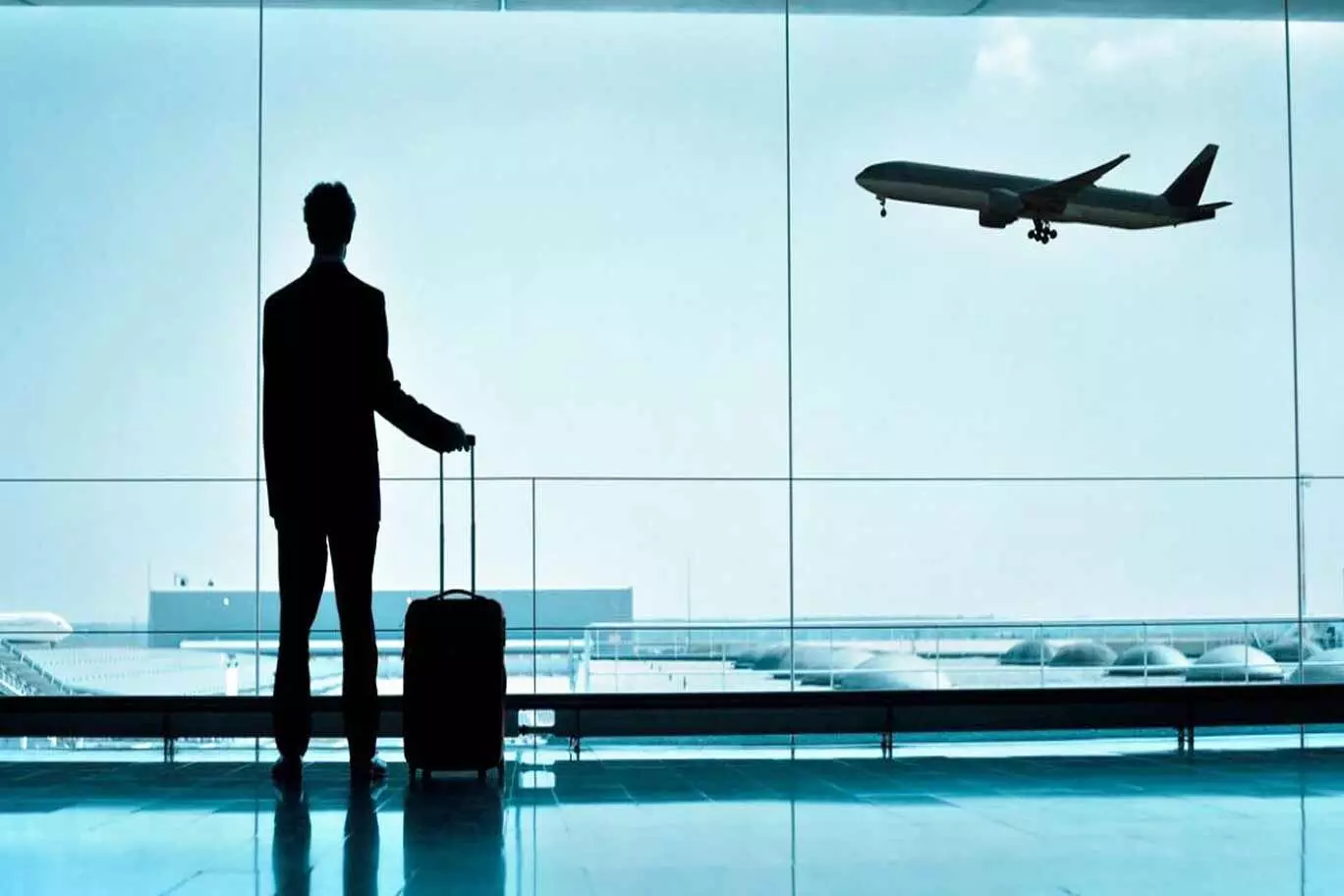 സീ​സ​ൺ തു​ട​ങ്ങി ആ​കാ​ശ​ക്കൊ​ള്ള​യു​മാ​യി വി​മാ​ന​ക്ക​മ്പ​നി​ക​ൾ