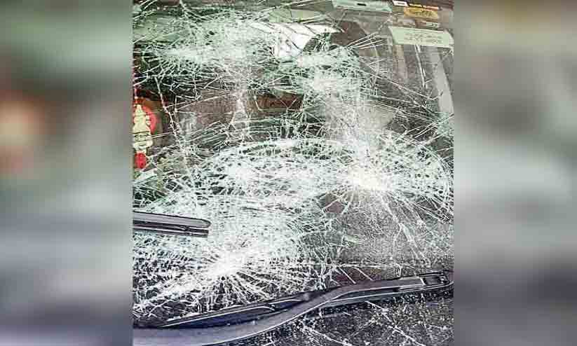 കർഷകത്തൊഴിലാളി യൂനിയൻ നേതാവിന്റെ കാർ തകർത്തു കർഷകത്തൊഴിലാളി യൂനിയൻ നേതാവിന്റെ കാർ തകർത്തു