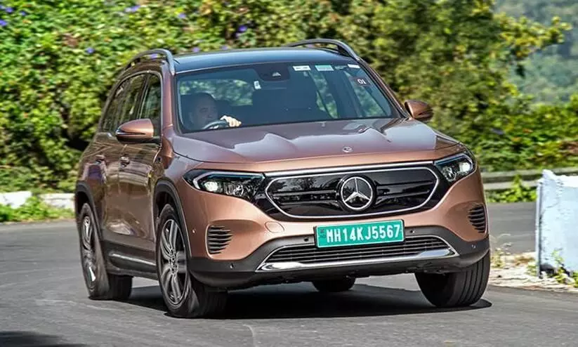 പുതിയൊരു ഇ.വി കൂടി അവതരിപ്പിച്ച് ബെൻസ്; 423 കിലോമീറ്റർ റേഞ്ചുമായി ഇ.ക്യു.ബി നിരത്തിൽ പുതിയൊരു ഇ.വി കൂടി അവതരിപ്പിച്ച് ബെൻസ്; 423 കിലോമീറ്റർ റേഞ്ചുമായി ഇ.ക്യു.ബി നിരത്തിൽ