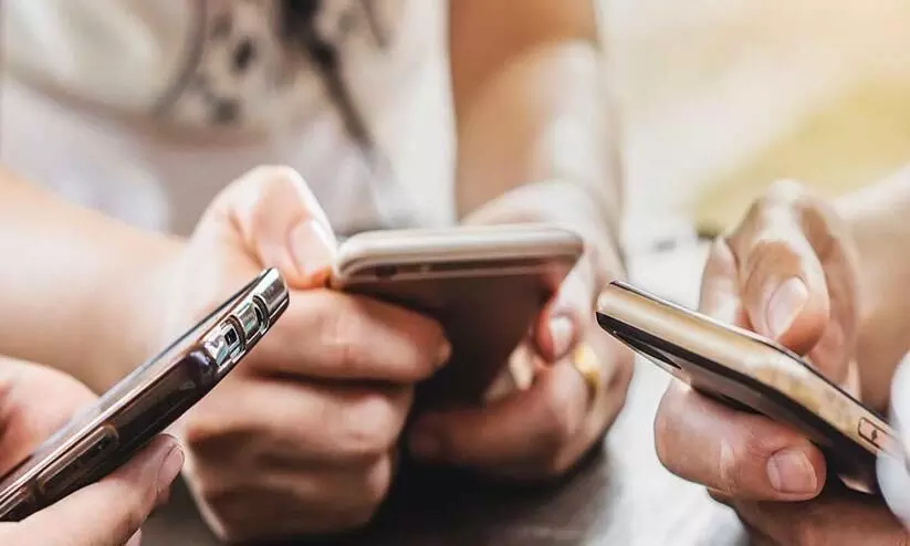 Survey bares teens’ Internet addiction