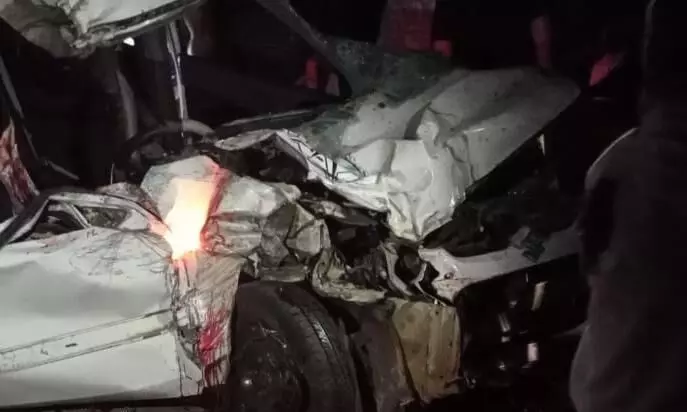 കാസർകോട് ടിപ്പർ ലോറിയും കാറും കൂട്ടിയിടിച്ച് മൂന്ന് പേർ മരിച്ചു കാസർകോട് ടിപ്പർ ലോറിയും കാറും കൂട്ടിയിടിച്ച് മൂന്ന് പേർ മരിച്ചു