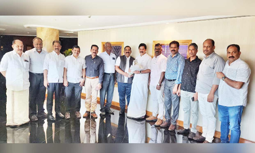 മ​ന്ത്രി റോ​ഷി അ​ഗ​സ്റ്റി​നെ ഇ​ട​തു​പ​ക്ഷ കൂ​ട്ടാ​യ്‌​മ നേ​താ​ക്ക​ൾ സ​ന്ദ​ർ​ശി​ച്ചു