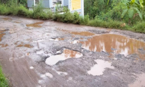 എന്ന് നടക്കും നവീകരണം; ആയൂർ-ചുണ്ട റോഡ് തകർന്നുതന്നെ