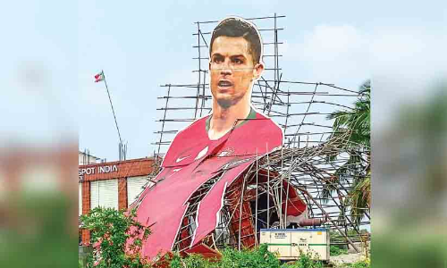 റോണാൾഡോയുടെ 120 അടി കട്ടൗട്ട് തകർന്നു