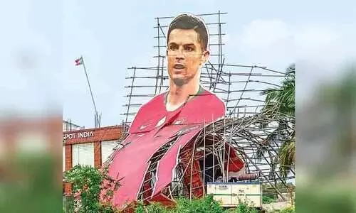 റോണാൾഡോയുടെ 120 അടി കട്ടൗട്ട് തകർന്നു