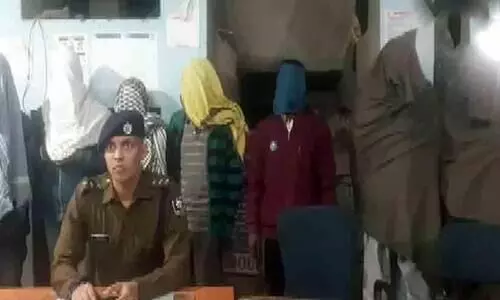 ബിഹാർ പൊലീസ് സ്റ്റേഷനിൽ മദ്യവിരുന്ന്; രണ്ട് പൊലീസുകാർ ഉൾ​പ്പെടെ ഏഴുപേർ പിടിയിൽ