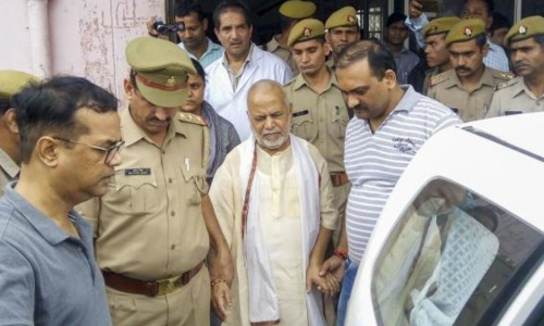 സ്വാമി ചിന്മയാനന്ദ് സരസ്വതിയെ അറസ്റ്റുചെയ്ത് ഹാജരാക്കാൻ ഉത്തരവ്