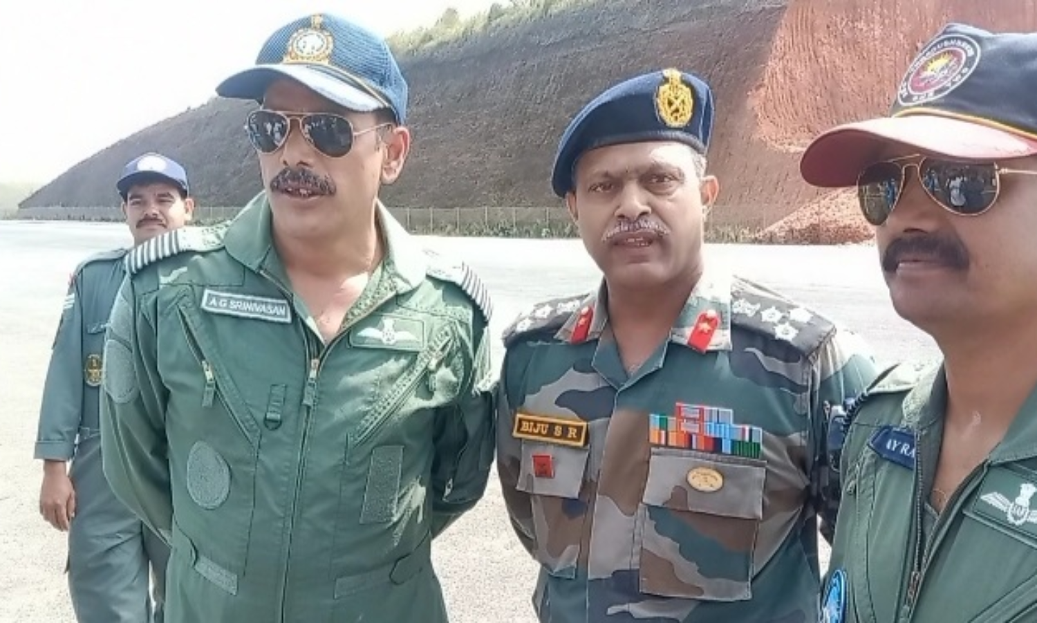 ഇടുക്കി സത്രം എയർപോർട്ടിൽ ആദ്യ വിമാനമിറക്കിയത് മലയാളി വ്യോമസേനാ ഉദ്യോഗസ്ഥൻ