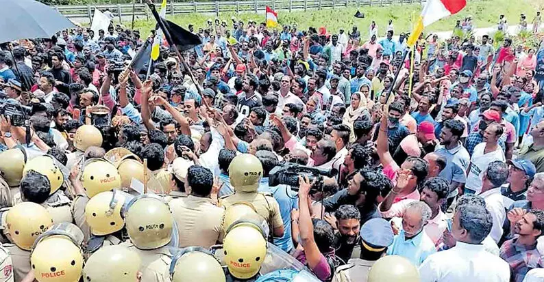 വിഴിഞ്ഞം മത്സ്യത്തൊഴിലാളി സമരത്തിന് ഐക്യദാർഢ്യം: ജനകീയ പ്രതിരോധ സമിതിയുടെ തീരദേശജാഥ വിഴിഞ്ഞം മത്സ്യത്തൊഴിലാളി സമരത്തിന് ഐക്യദാർഢ്യം: ജനകീയ പ്രതിരോധ സമിതിയുടെ തീരദേശജാഥ