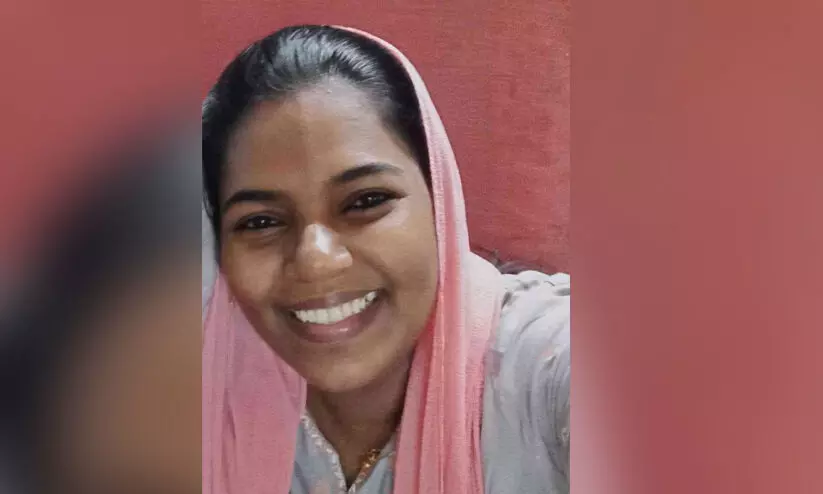 സ്വകാര്യ മാളിലെ ജീവനക്കാരിയെ തൂങ്ങി മരിച്ച നിലയിൽ കണ്ടെത്തി