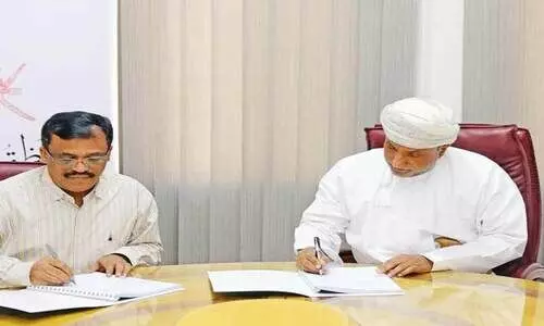 ദാ​ഹി​റ​യി​ൽ വി​ക​സ​നം; ക​രാ​ർ ഒ​പ്പു​വെ​ച്ചു