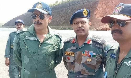 ഇടുക്കി സത്രം എയർപോർട്ടിൽ ആദ്യ വിമാനമിറക്കിയത് മലയാളി വ്യോമസേനാ ഉദ്യോഗസ്ഥൻ