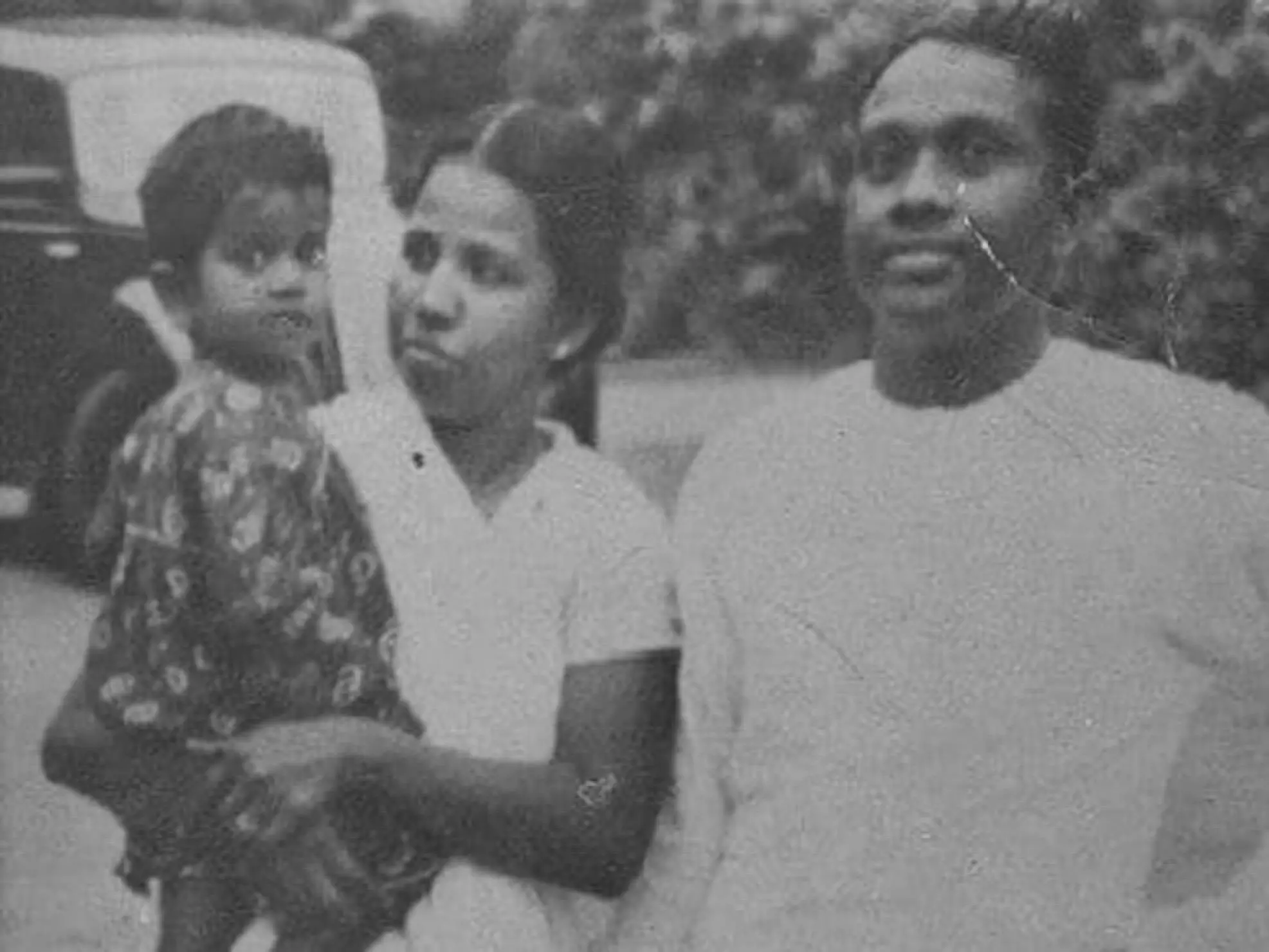 ദാക്ഷായണി വേലായുധൻ കുടുംബത്തോടൊപ്പം ദാക്ഷായണി വേലായുധൻ കുടുംബത്തോടൊപ്പം
