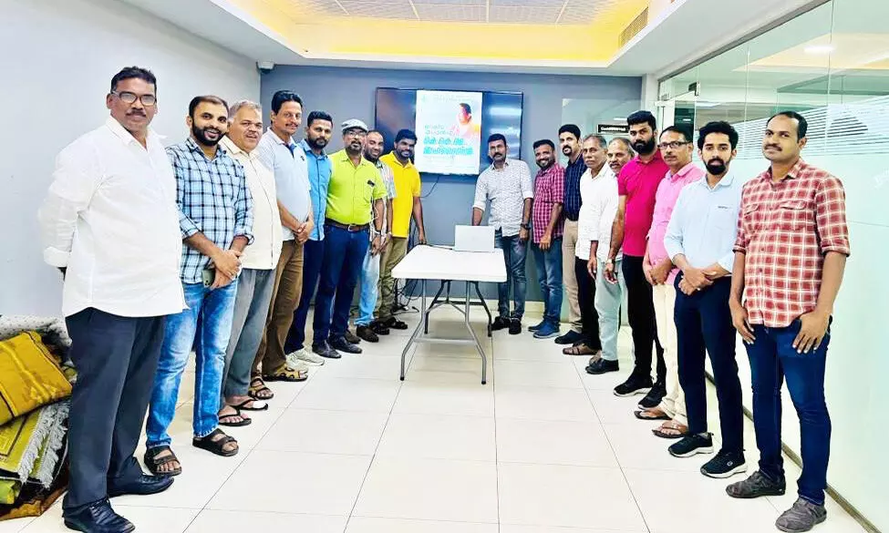 പോ​സ്റ്റ​ർ പ്ര​കാ​ശ​നം