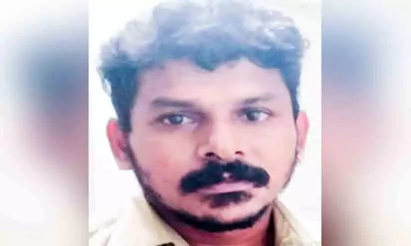 ടിപ്പർ ലോറിയിടിച്ച് വീട്ടമ്മ മരിച്ച സംഭവം: ഡ്രൈവർ അറസ്റ്റിൽ ടിപ്പർ ലോറിയിടിച്ച് വീട്ടമ്മ മരിച്ച സംഭവം: ഡ്രൈവർ അറസ്റ്റിൽ