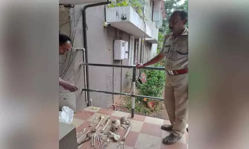 പൊലീസിനെ വട്ടംചുറ്റിച്ച് അസ്ഥികൂടം