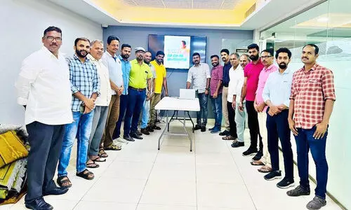 പോ​സ്റ്റ​ർ പ്ര​കാ​ശ​നം