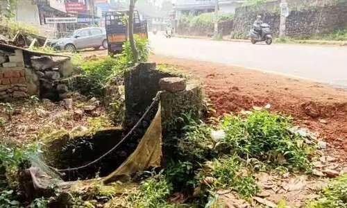 പാതയോരത്തെ ആൾമറയില്ലാത്ത കിണർ ഭീഷണിയുയർത്തുന്നു