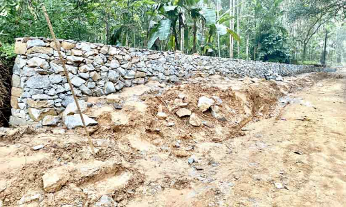 തോട്ടത്താങ്കണ്ടിക്കടവ് പാലം അപ്രോച് നിർമാണത്തിൽ അപാകത; ഭിത്തി പൊളിച്ചുമാറ്റാൻ നിർദേശം