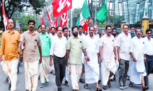 മേയറുടെ ഭവനത്തിൽ കയറിയുള്ള യു.ഡി.എഫ് സമരം; നഗരത്തിൽ ഇടത് പ്രതിഷേധം