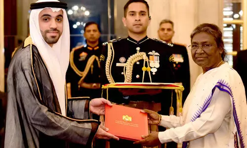 ഇ​ന്ത്യ​യി​ലെ യു.​എ.​ഇ അം​ബാ​സ​ഡ​ർ   നി​യ​മ​ന​പ​ത്രം സ​മ​ർ​പ്പി​ച്ചു