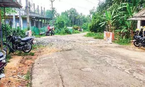 മുരിങ്ങൂർ-ഏഴാറ്റുമുഖം റോഡ് നിർമാണം; കരാറുകാരന് കിഫ്ബിയുടെ അന്ത്യശാസനം മുരിങ്ങൂർ-ഏഴാറ്റുമുഖം റോഡ് നിർമാണം; കരാറുകാരന് കിഫ്ബിയുടെ അന്ത്യശാസനം