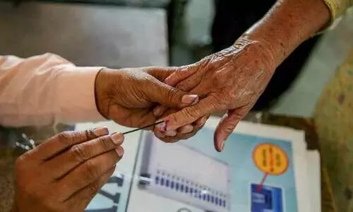 രണ്ട് മണിക്കൂർ അലഞ്ഞു; പോളിങ് ബൂത്ത് കണ്ടെത്താനാവാതെ മടങ്ങി ഡൽഹിയിലെ വോട്ടർമാർ