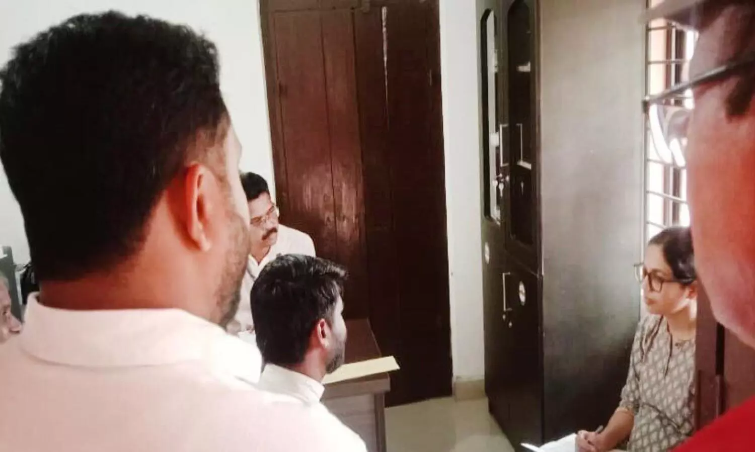 വില്ലേജ് ഓഫിസുകൾ കയറിയിറങ്ങി കലക്ടർ