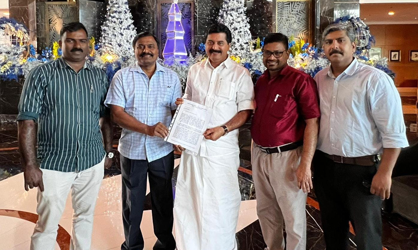 മന്ത്രി റോഷി അഗസ്റ്റിന് പലിശവിരുദ്ധ സമിതി നിവേദനം നൽകി മന്ത്രി റോഷി അഗസ്റ്റിന് പലിശവിരുദ്ധ സമിതി നിവേദനം നൽകി