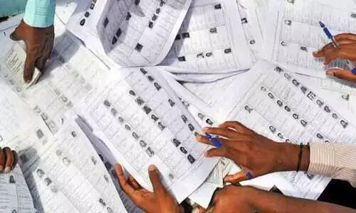 വോട്ടർമാരുടെ വിവരം ചോർത്തൽ: ചോദ്യമുനമ്പിൽ ഐ.എ.എസ് ഉദ്യോഗസ്ഥർ