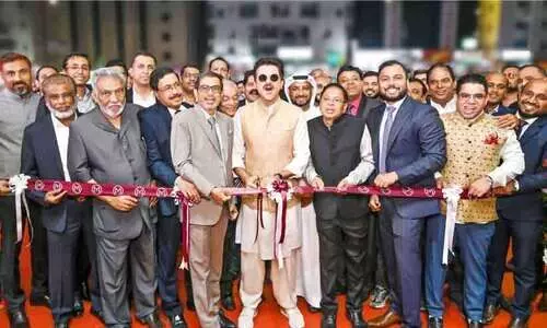 ഫുജൈറയിൽ മലബാർ ഗോൾഡിന്​​ പുതിയ ഷോറൂം; ബോ​ളി​വു​ഡ്​ ന​ട​ൻ അ​നി​ൽ ക​പൂ​ർ ഉ​ദ്ഘാ​ട​നം ചെ​യ്തു